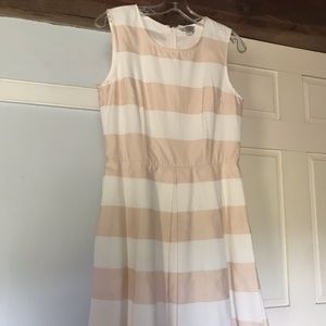 GAP A-line with pleats size 4